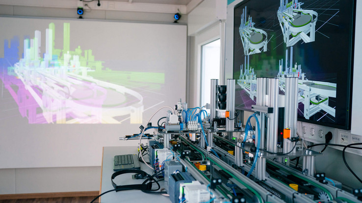 Digitale Durchgängigkeit im Mobilen Plug-In Labor: Vom Web-Shop über die VR-Visualisierung bis hin zur Fertigung on demand