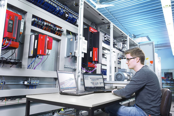 Der digitale Zwilling entsteht in der Aufbauplanung mit EPLAN Pro Panel. 
