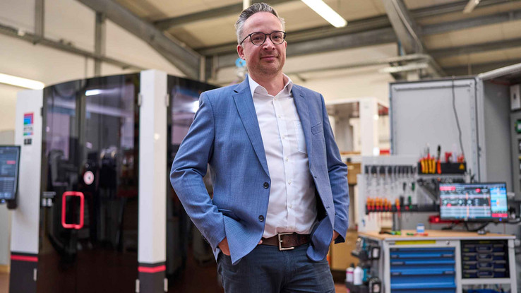 Benedikt Ney, CTO Zahnen Benedikt Ney, CTO Zahnen: „Wir rechnen damit, dass wir nach der flächendeckenden Einführung von EPLAN Smart Mounting die Montagezeit um 30% verkürzen werden.“