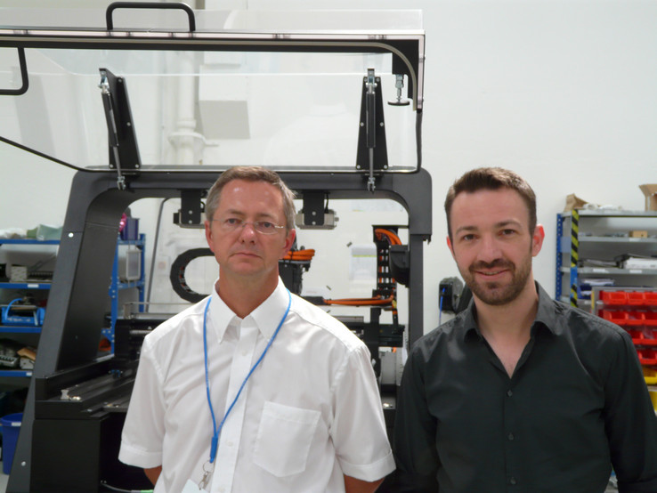 Die „Architekten“ der Konstruktionsplattform von esmo: Dipl.-Ing. (FH) Peter Herr, Manager Design & Engineering (links), und Florian Peter, Administrator in der Elektrokonstruktion.  